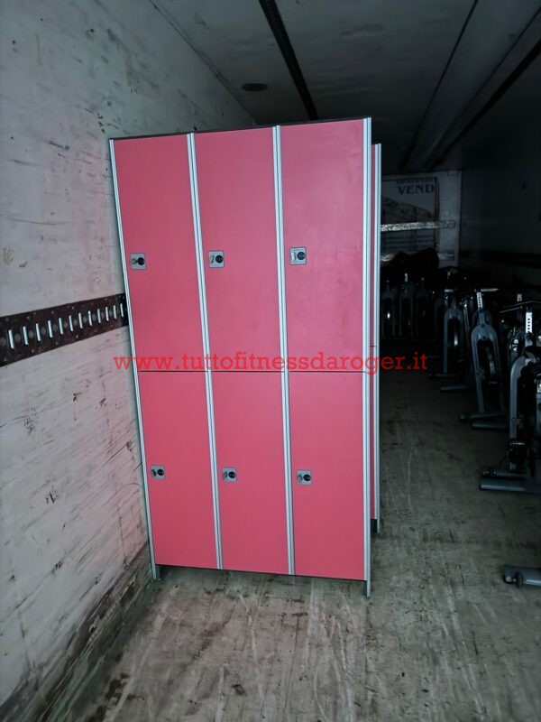 armadietti rosa in alluminio rivestito di hlp innifugo