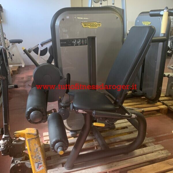 Leg curl Black technogym